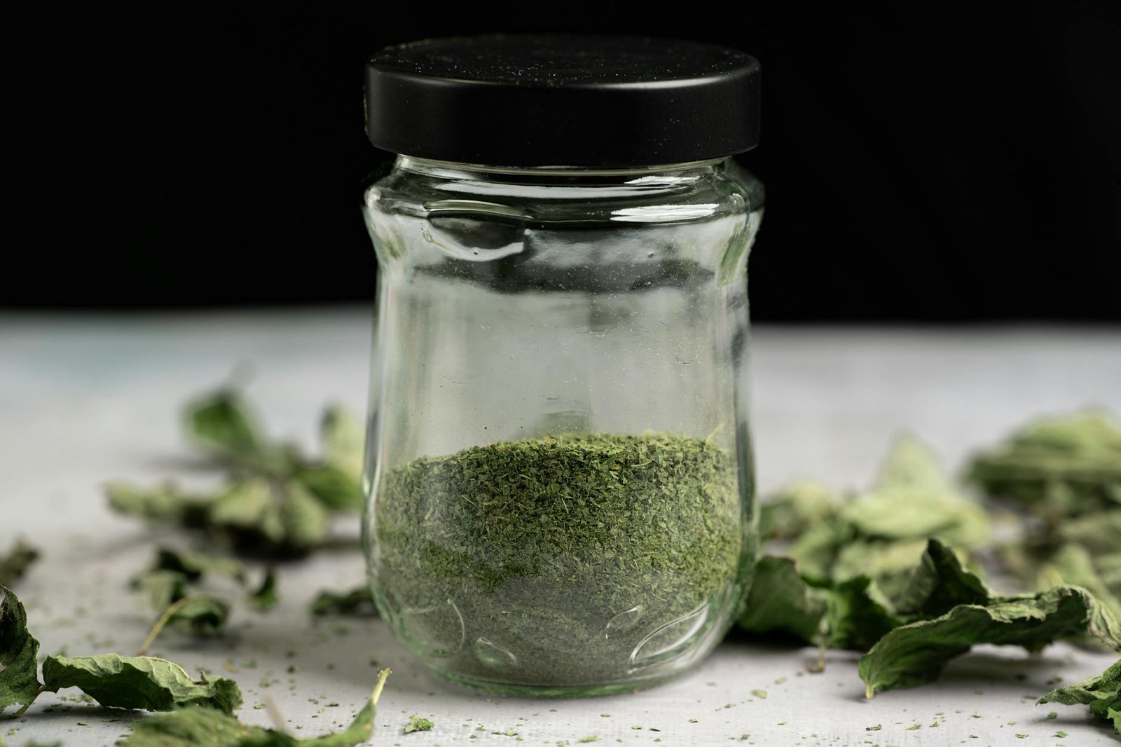 Fresh vs. Dried Herbs: When Each One Works Better and How to Use Them Correctly